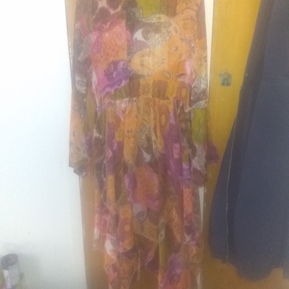 Woman's top - Picture 2 of 3